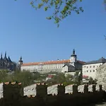 U Varhanare Otel 3*
