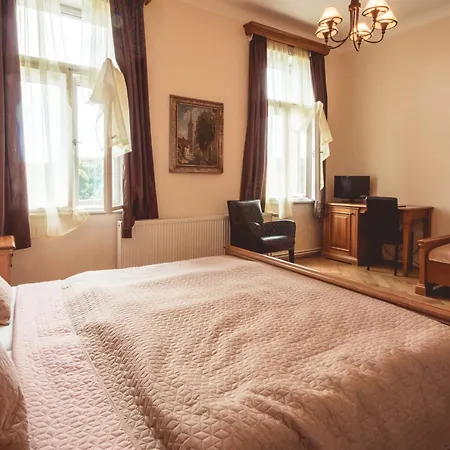 U Varhanare 3* 库特纳霍拉