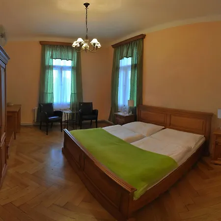 U Varhanare 3* 库特纳霍拉