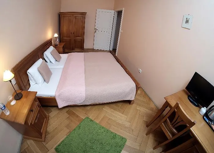 Отель U Varhanare